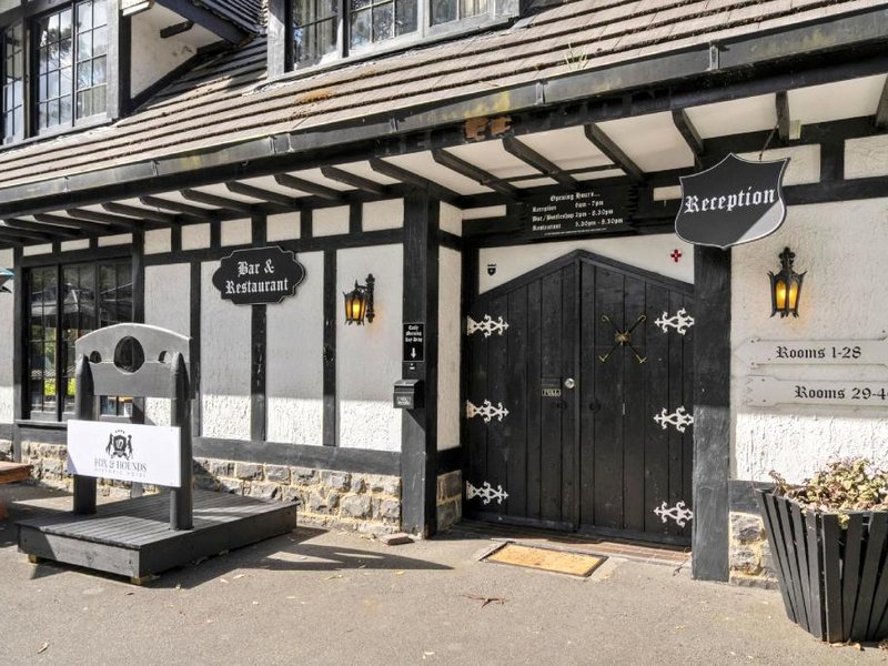 ザ フォックス アンド ハウンズ ヒストリック ホテル (The Fox and Hounds Historic Hotel)の写真