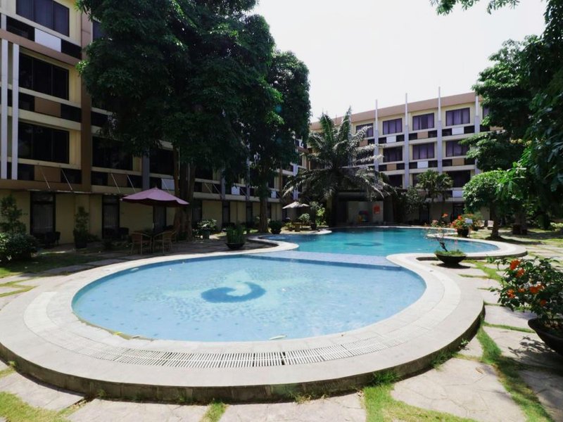 デワルナ ホテル アンド コンベンション ボジョネゴロ (Dewarna Hotel and Convention Bojonegoro)の写真