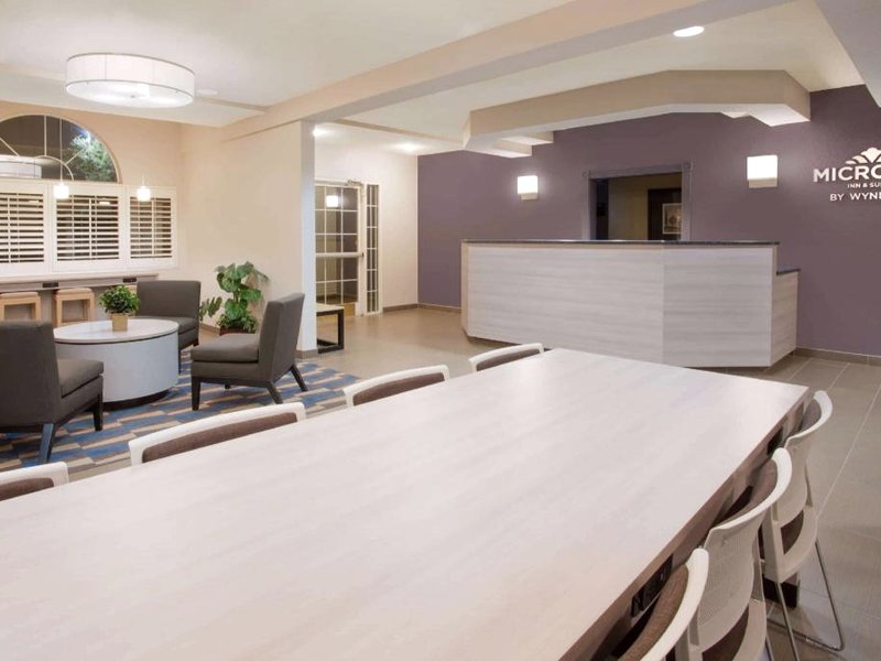 マイクロテル イン&スイーツ バイ ウインダム リーズバーグ マウント ドラ (Microtel Inn & Suites by Wyndham Leesburg/Mt Dora)の写真