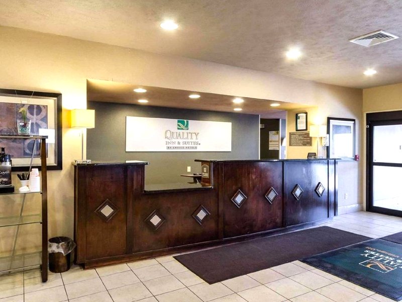 Quality Inn & Suites Oakwood Village - Cleveland Southの写真