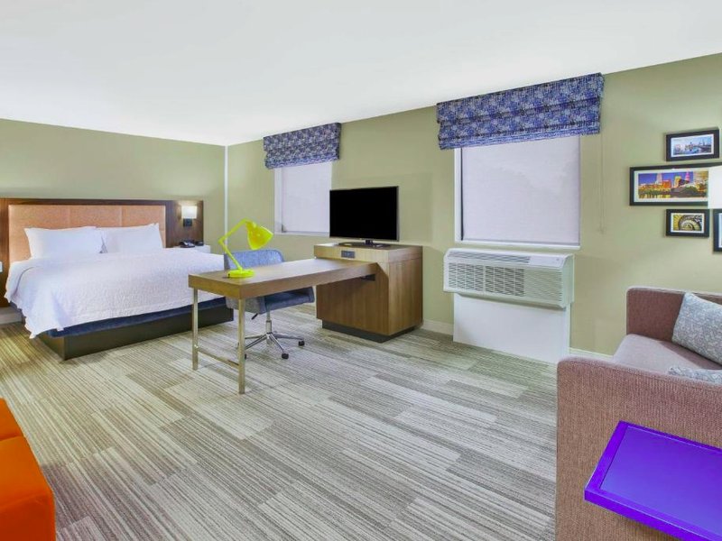 Hampton Inn & Suites Cleveland/Oakwood Villageの写真