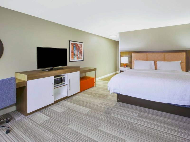 Hampton Inn & Suites Cleveland/Oakwood Villageの写真