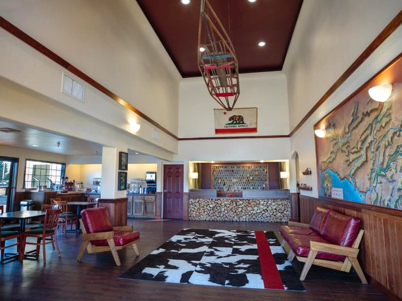 ザ レッドウッド リバーウォーク ホテル (The Redwood Riverwalk Hotel)の写真