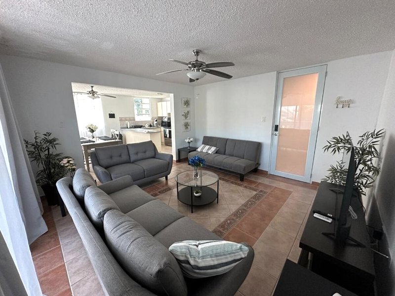 Large 1 Bedroom Apt with 2 balconies and Poolの写真