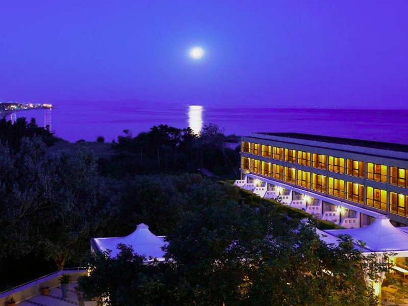Alexander Beach Hotel & Spaの写真