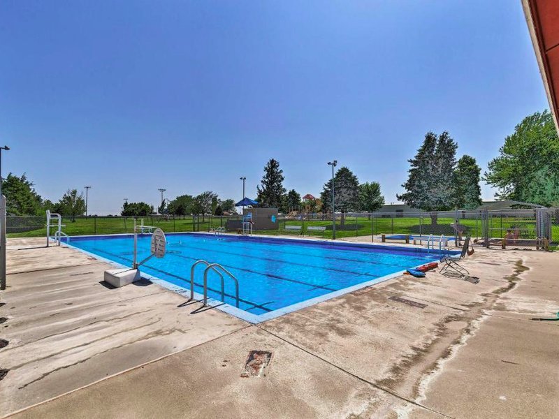 Elwood Townhome with Patio - 7 Mi to Johnson Lakeの写真