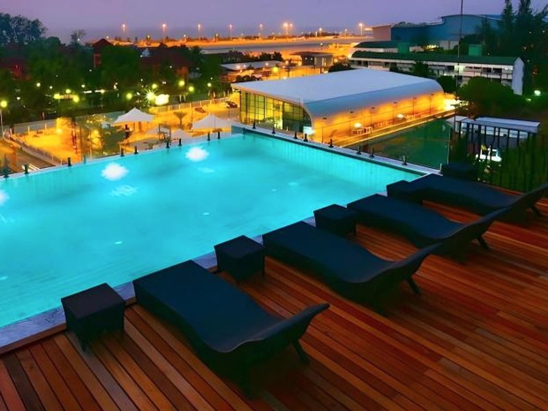 ザ シックスティーン ナイヤン ビーチ ホテル (The Sixteenth Naiyang Beach Hotel)の写真