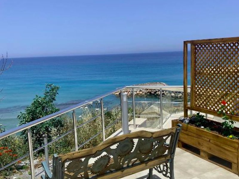 Sunside Inn Hotel Kyreniaの写真