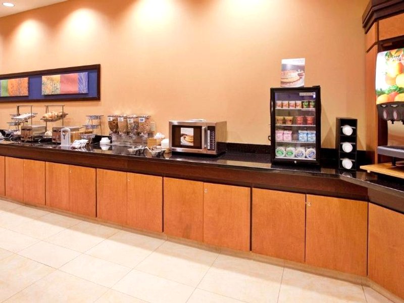 フェアフィールド イン&スイーツ カーニー (Fairfield Inn & Suites Kearney)の写真