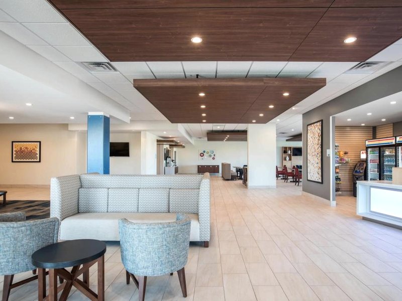 Holiday Inn Express & Suites Ludington By IHGの写真