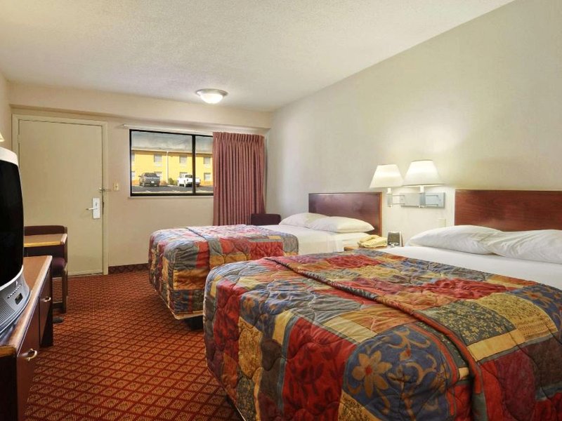 デイズ イン バイ ウィンダム オーバーランド パーク (Days Inn by Wyndham Overland Park)の写真