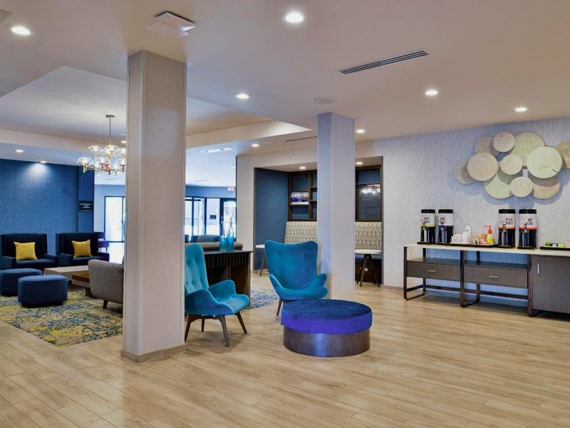 Hampton Inn by Hilton Cedar Falls Downtownの写真