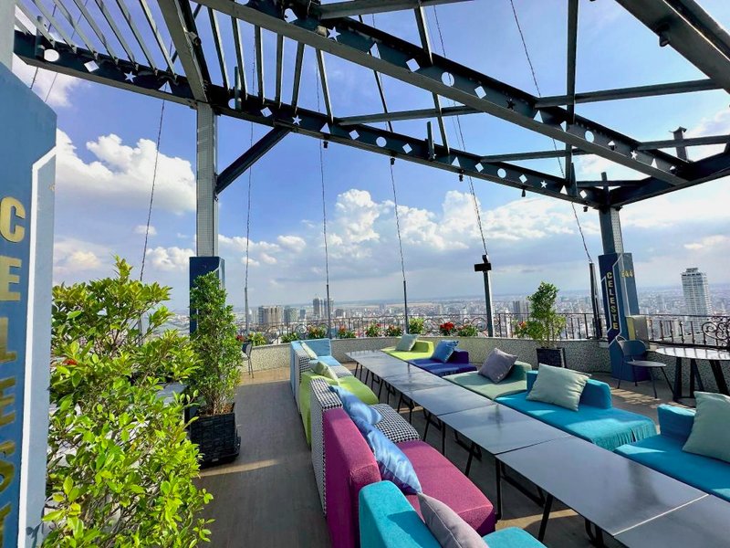 Penthouse Residence SkyBar by Caerus Management の写真