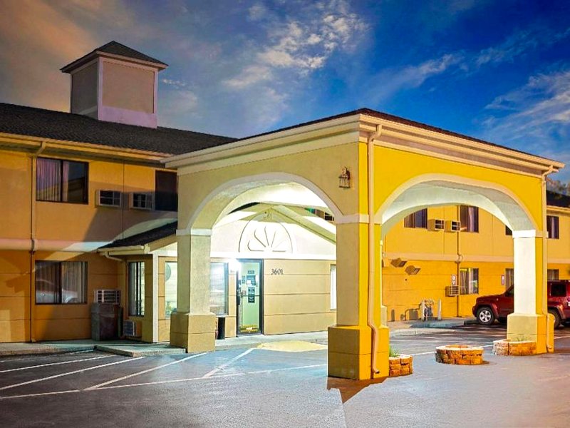 スーパー 8 バイ ウインダム マンシー ボール ストリート カレッジ エリア (Super 8 By Wyndham Muncie/Ball St. College Area)の写真