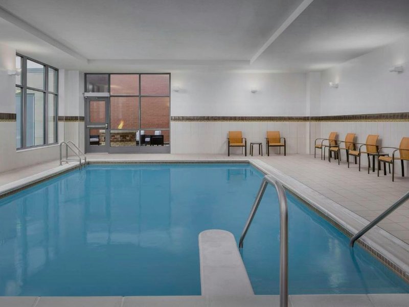 コートヤード マンシー アット ホライズン コンベンション センター (Courtyard Muncie at Horizon Convention Center)の写真