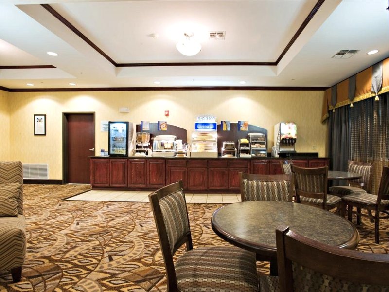 Holiday Inn Express and Suites Snyder By IHGの写真