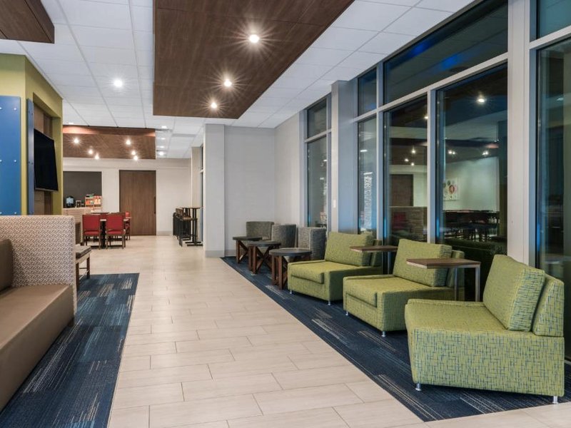 Holiday Inn Express and Suites Lake Havasu London Bridge By IHGの写真