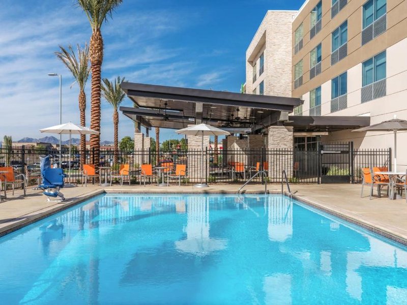 Holiday Inn Express and Suites Lake Havasu London Bridge By IHGの写真