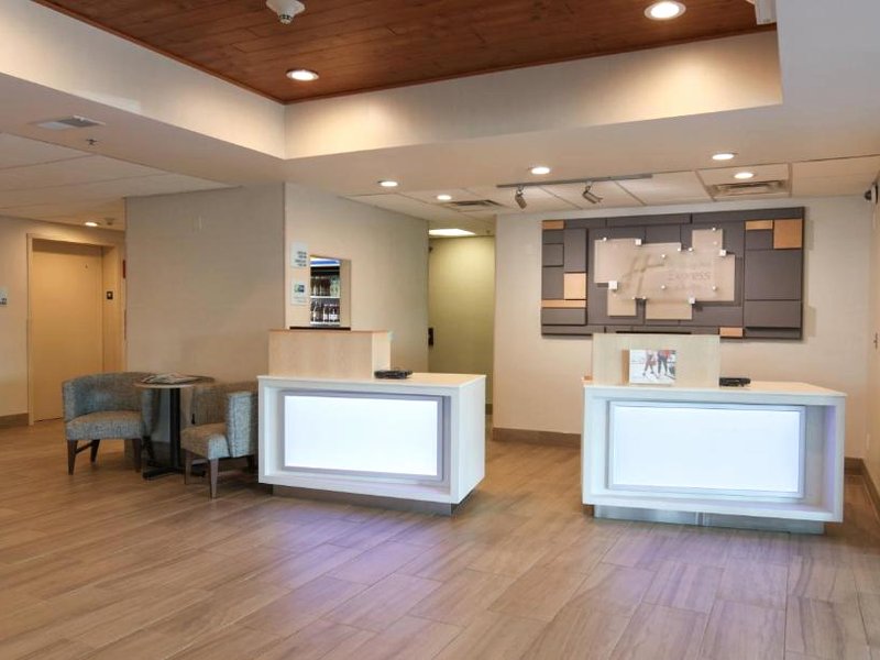 ホリデイ イン エクスプレス ホテル ＆ スイーツ シンシナティ サウスイースト ニューポート バイ IHG (Holiday Inn Express Hotel & Suites Cincinnati Southeast Newport By IHG)の写真