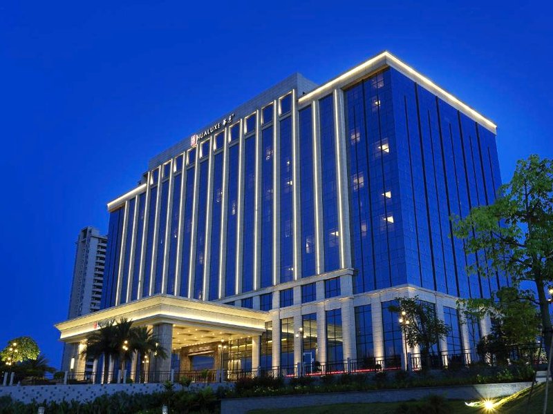 HUALUXE Yangjiang City Center By IHGの写真