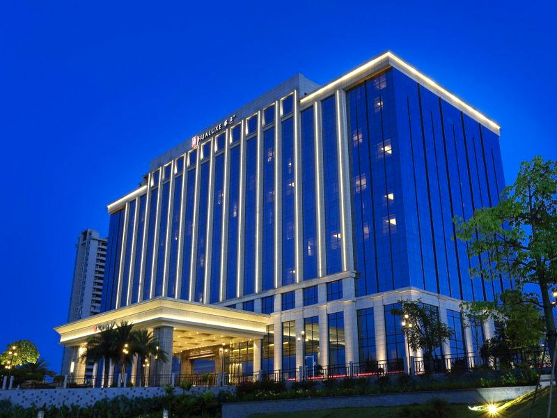 HUALUXE Yangjiang City Center By IHGの写真