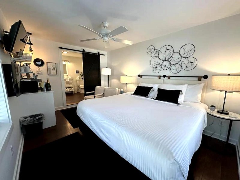 18 ヴァイン イン&キャリッジ ハウス ベッド アンド ブレックファースト（大人専用） (18 VINE INN & CARRIAGE HOUSE BED AND BREAKFAST - ADULT ONLY)の写真