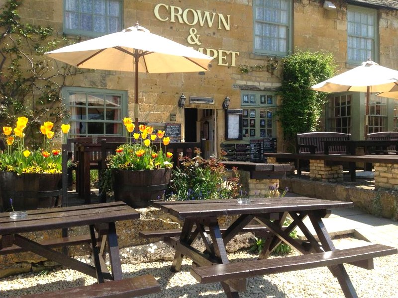 クラウン・アンド・トランペット・イン (Crown and Trumpet Inn)の写真