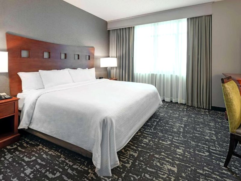 Embassy Suites by Hilton St. Louis St. Charlesの写真