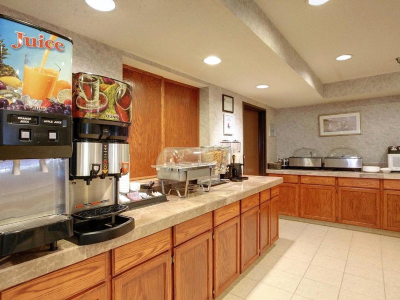 アメリカズ ベスト バリュー イン&スイーツ セント ルイス セント チャールズ イン (Americas Best Value Inn & Suites St. Louis, St. Charles Inn)の写真