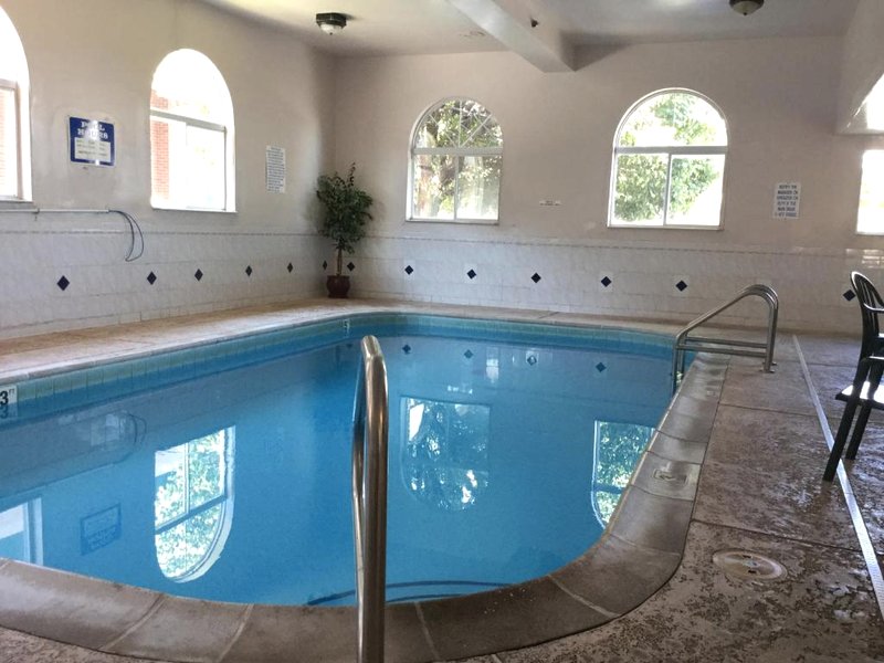 アメリカズ ベスト バリュー イン&スイーツ セント ルイス セント チャールズ イン (Americas Best Value Inn & Suites St. Louis, St. Charles Inn)の写真