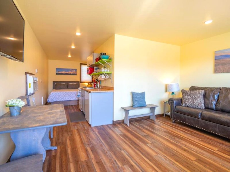 Emigrant Cabinsの写真