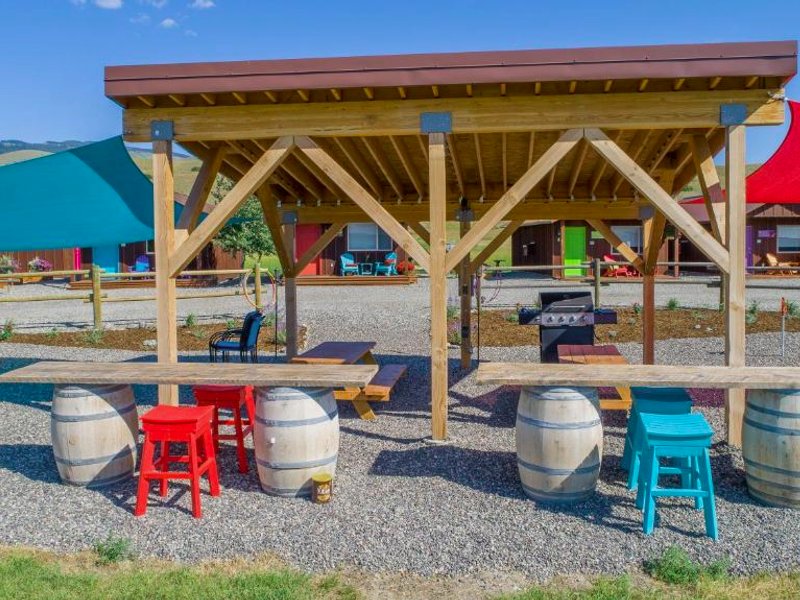 Emigrant Cabinsの写真