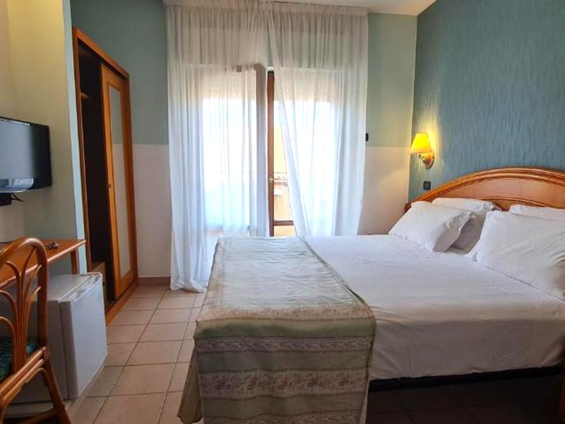 Hotel Rivadoro-Spiaggia ombrellone e lettini-Piscina-Parcheggioの写真