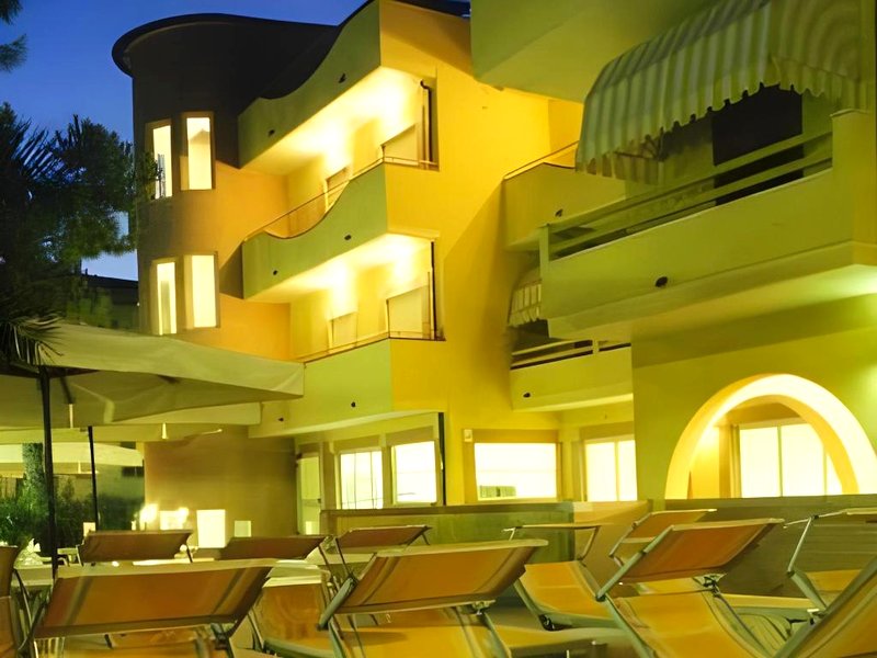 Hotel Rivadoro-Spiaggia ombrellone e lettini-Piscina-Parcheggioの写真