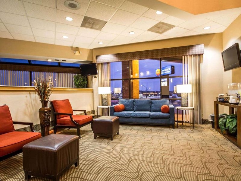 コンフォート・イン＆スイーツ・マディソン - エアポート (Comfort Inn & Suites Madison - Airport)の写真