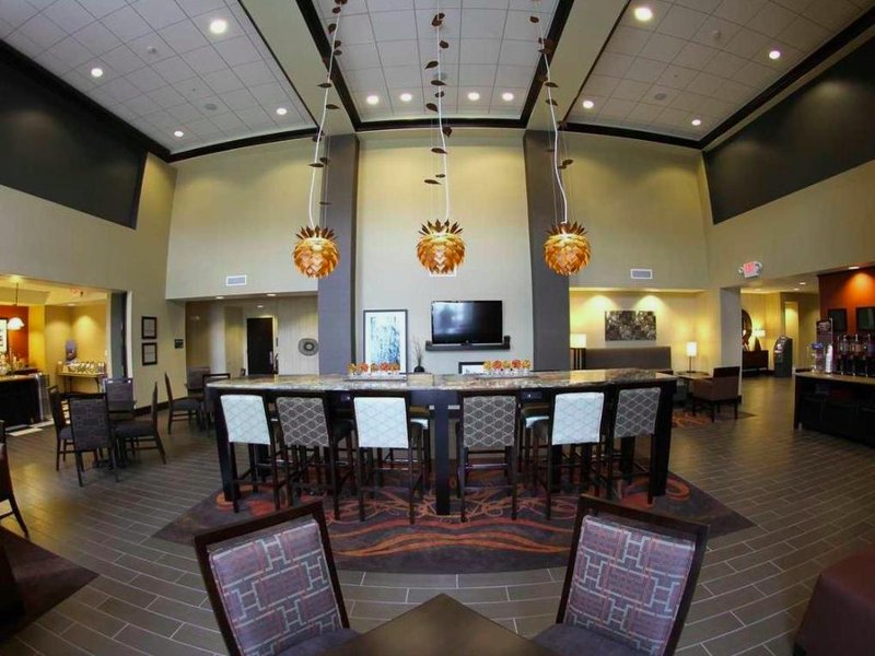 ハンプトン イン & スイーツ グランド フォークス (Hampton Inn & Suites Grand Forks)の写真