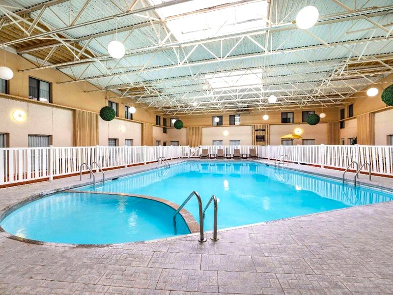 ラマダ バイ ウィンダム グランドフォークス (Ramada by Wyndham Grand Forks)の写真