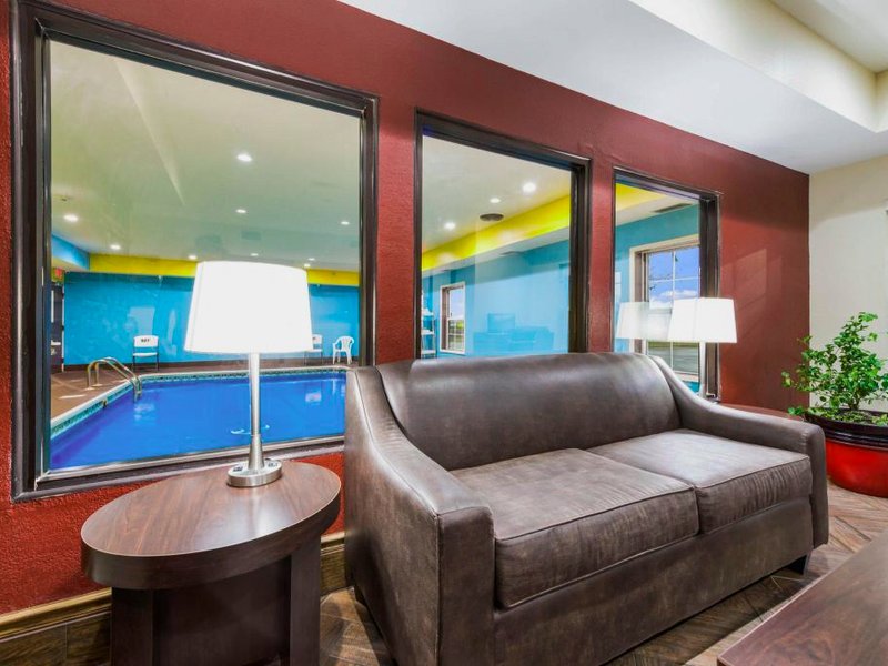 Red Roof Inn & Suites Moneeの写真