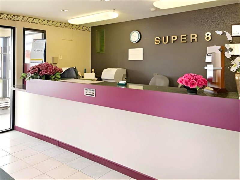 Super 8 by Wyndham Moneeの写真
