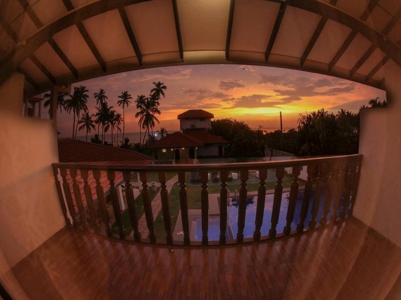 White Rose Beach Resort Marawilaの写真