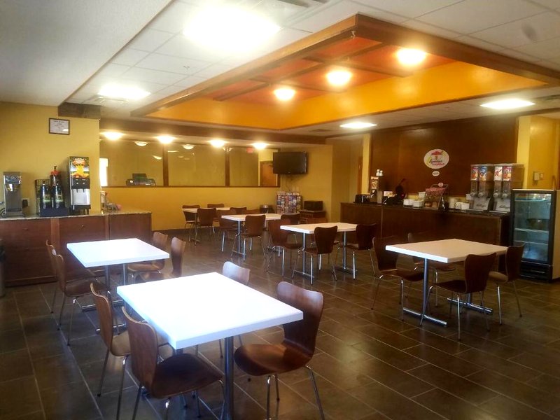 Super 8 By Wyndham Casper East Evansvilleの写真