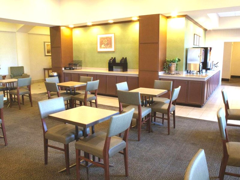 ラ キンタ イン & スイーツ バイ ウィンダム ニュー ヘイブン (La Quinta Inn & Suites by Wyndham New Haven)の写真