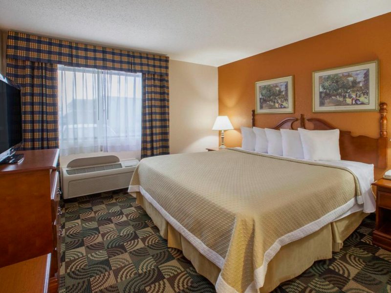 デイズ イン バイ ウィンダム ヒルズデール (Days Inn by Wyndham Hillsdale)の写真