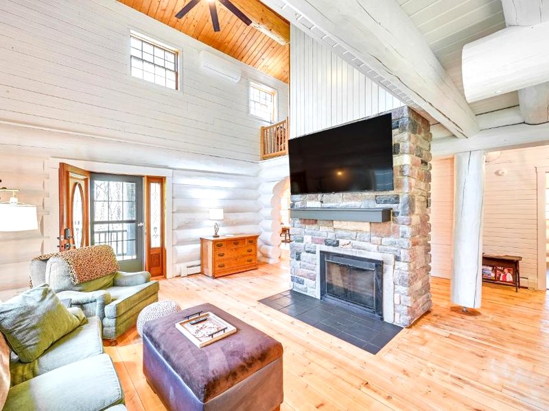 4 Mi to Dtwn Spacious Family Cabin in Jonesville!の写真