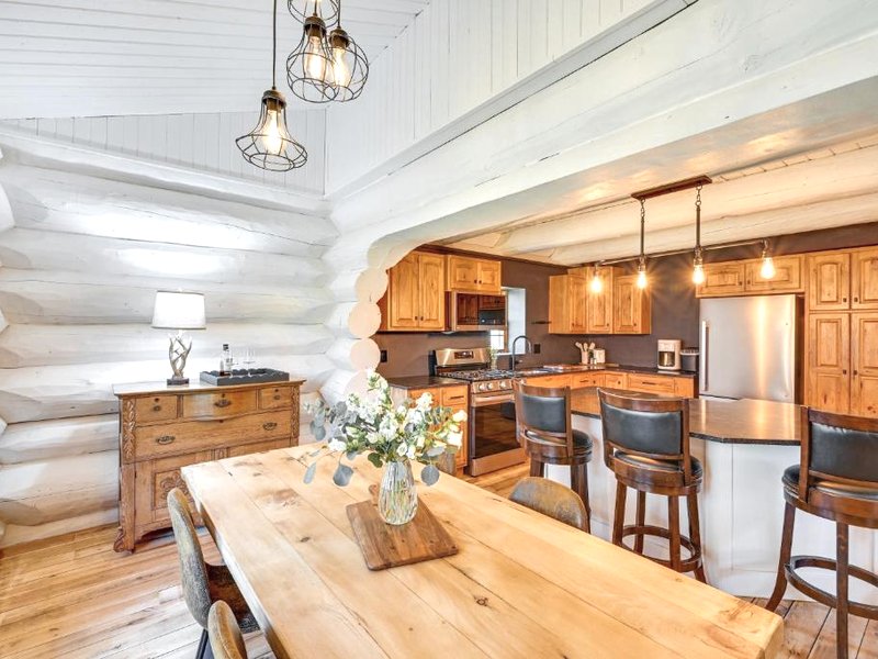 4 Mi to Dtwn Spacious Family Cabin in Jonesville!の写真