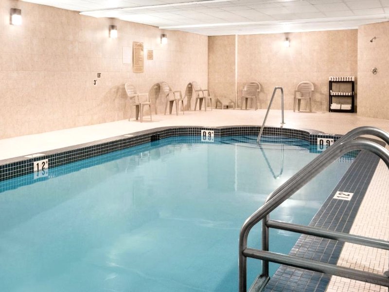 デイズ イン & スイーツ バイ ウィンダム コクラン (Days Inn & Suites by Wyndham Cochrane)の写真
