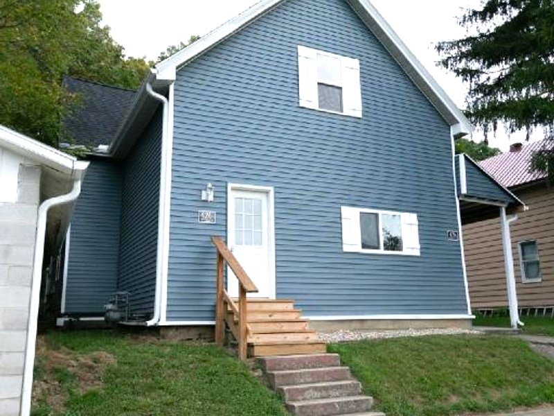 Modern Farmhouse 3 Bed, 2 Bath Apartment, Sleeps 7, Lots of Space, Steps to Downtown, Honeywell & Eaの写真