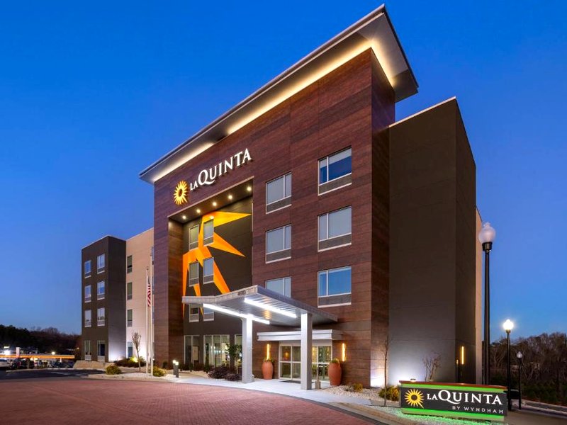 La Quinta Inn & Suites by Wyndham Locust Groveの写真