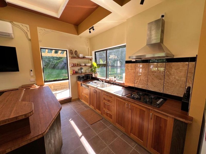 Greenwood Bungalow - Stylish Retreat with Spa Poolの写真