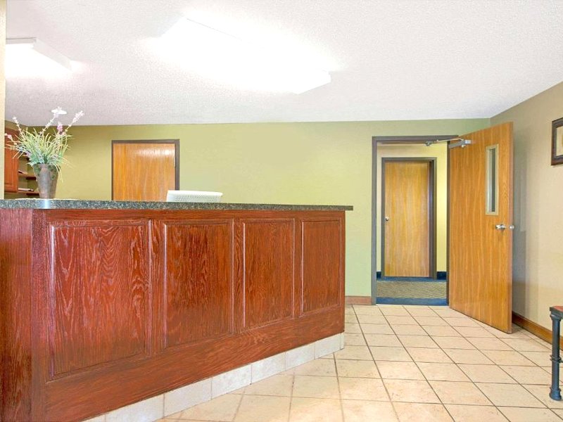 スーパー 8 バイ ウインダム セント クレア MO (Super 8 By Wyndham St. Clair Mo)の写真
